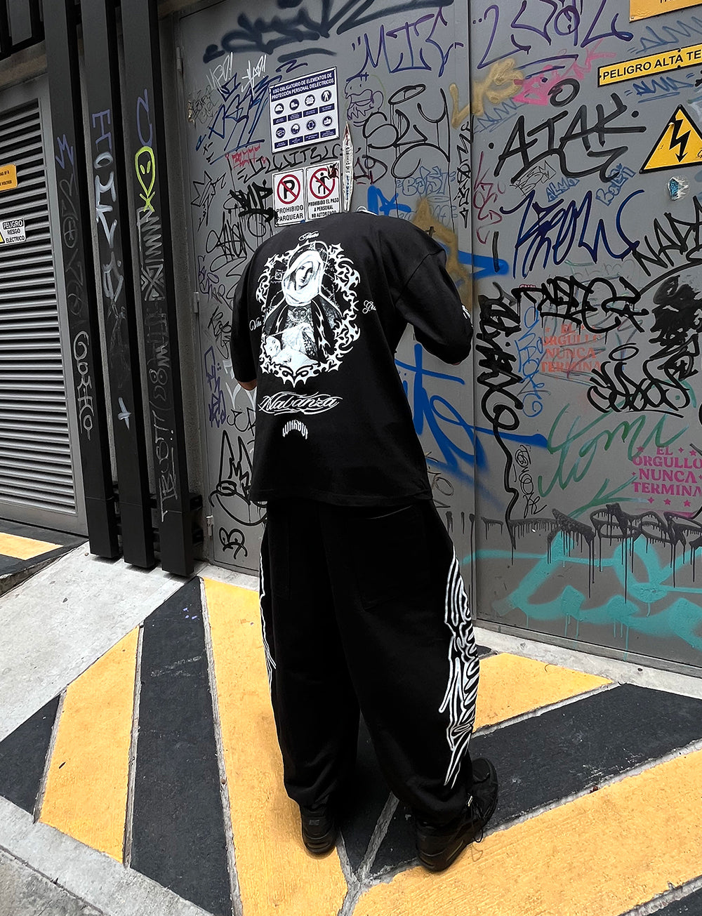 Camiseta Oversize “Matter Vita Gratia” | Negra